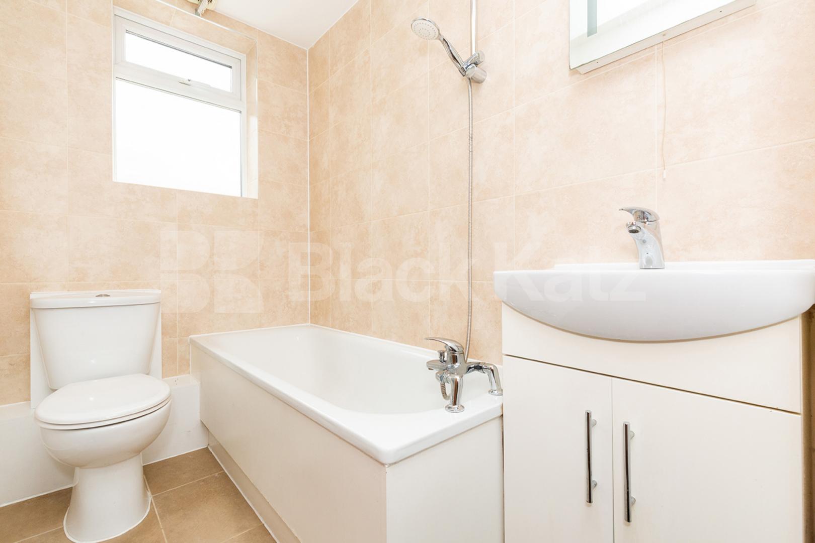 Minutes to a Zone 2 tube and the added benefit of a large private patio Highbury Park, Highbury